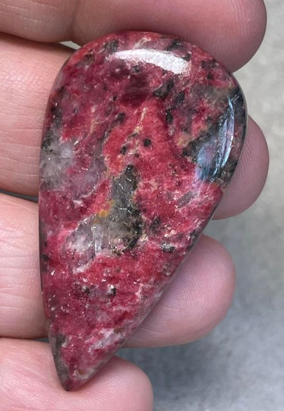 Teardrop 47x25mm Thulite Cabochon 14
