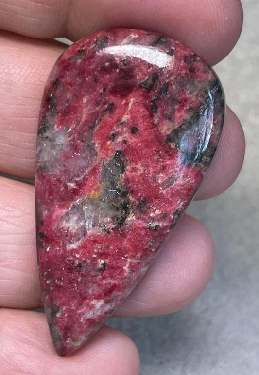 Teardrop 47x25mm Thulite Cabochon 14