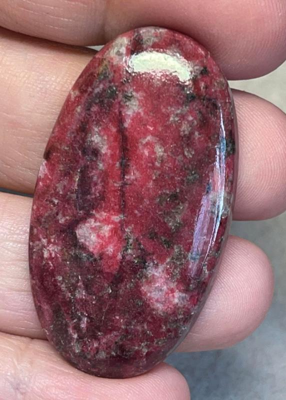 Oval 45x25mm Thulite Cabochon 19