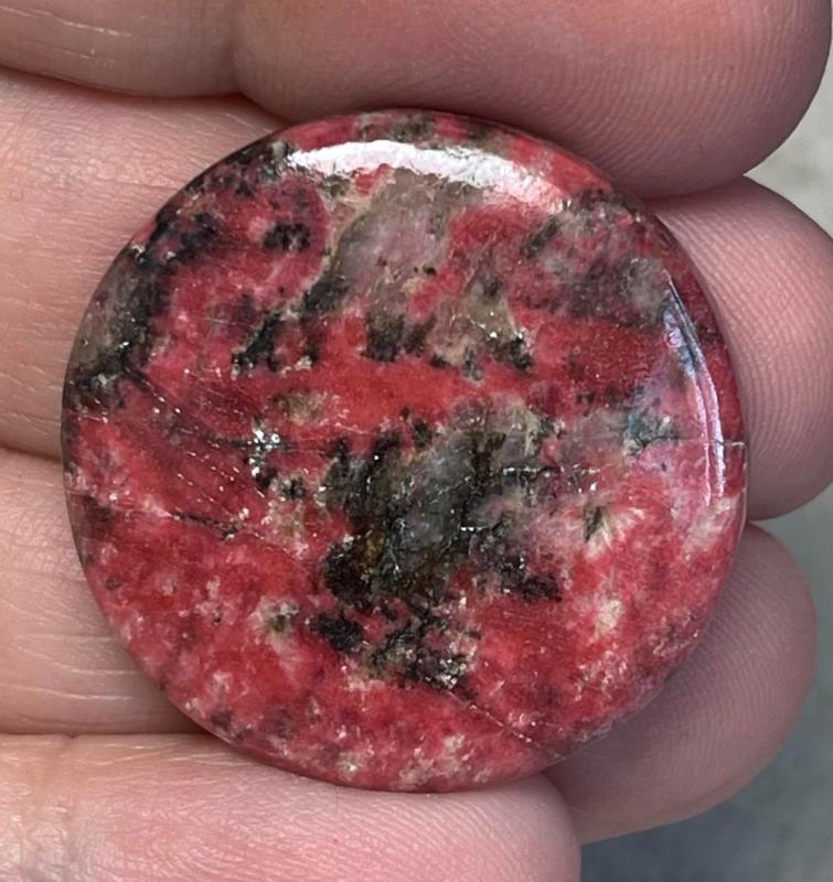 Round 29x29mm Thulite Cabochon 28