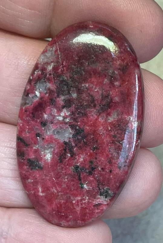 Oval 42x25mm Thulite Cabochon 34