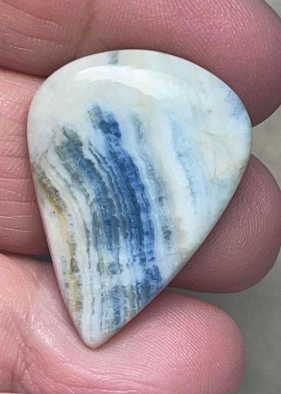Teardrop 31x23mm Scheelite Cabochon 40