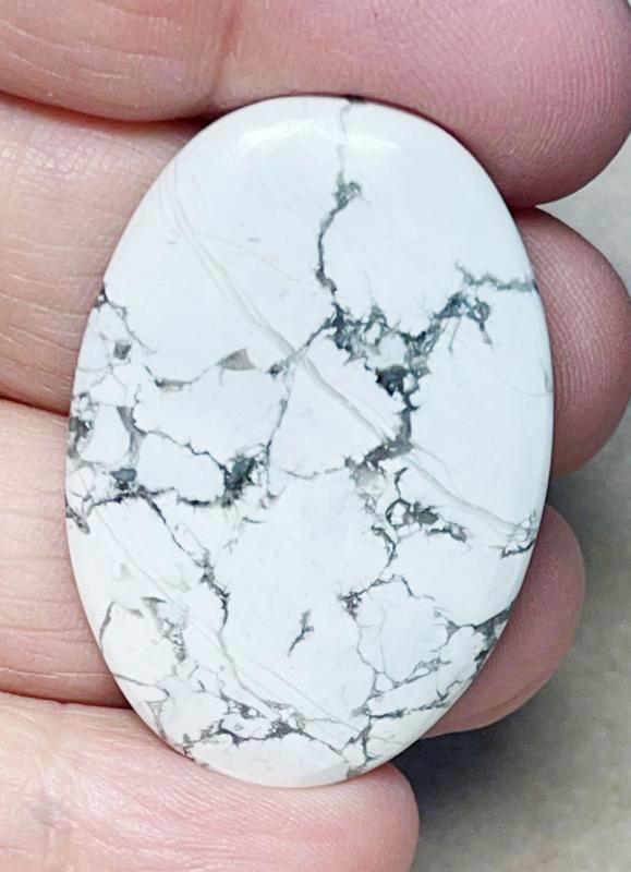 Oval 40x27mm Howlite Cabochon 04