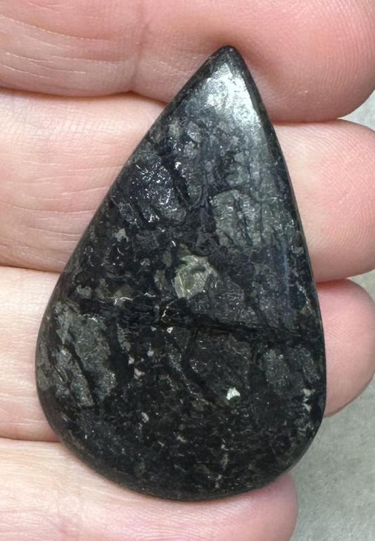 Teardrop 42x27mm Nuummite Cabochon 18