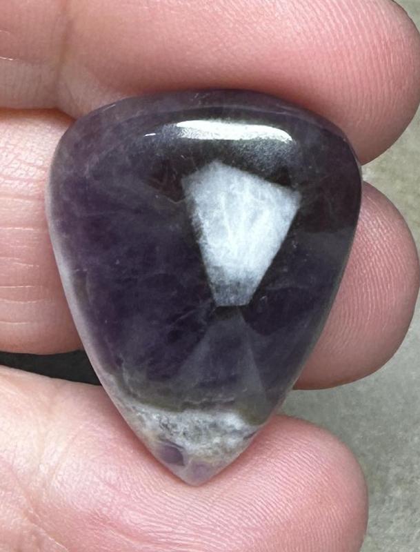 Teardrop 28x20mm Tripache Amethyst Cabochon 44