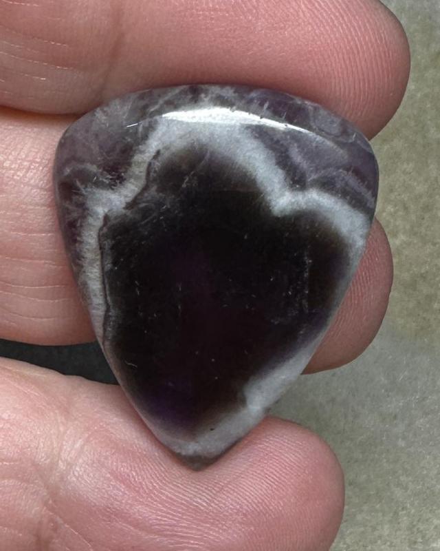 Teardrop 30x25mm Tripache Amethyst Cabochon 45