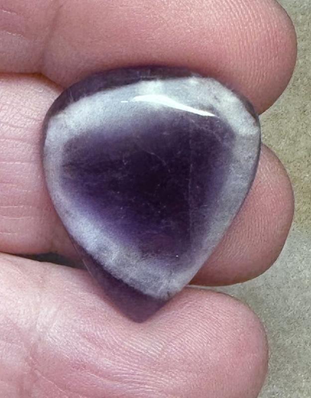 Teardrop 25x20mm Tripache Amethyst Cabochon 53
