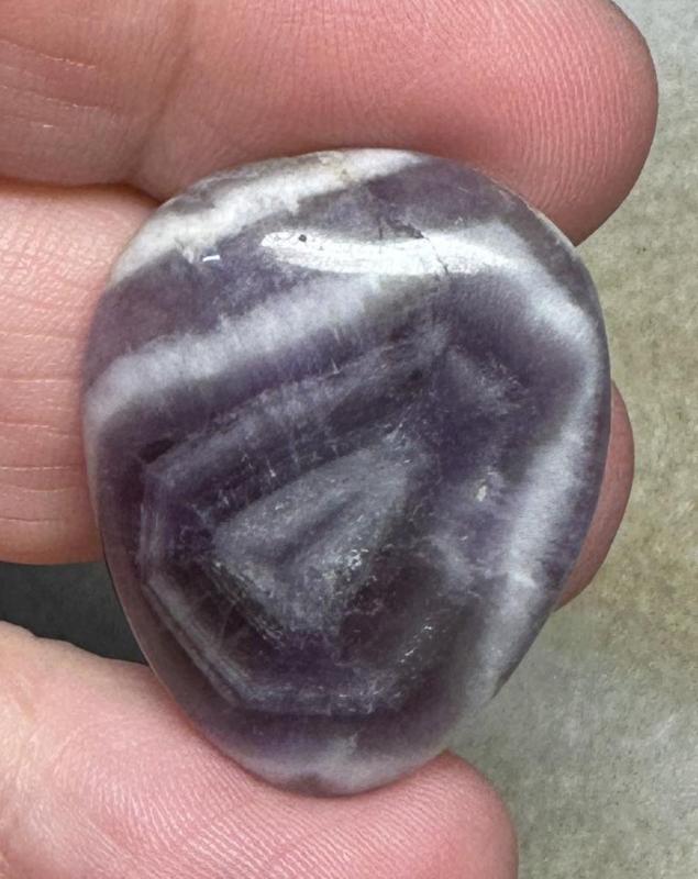 Teardrop 29x23mm Tripache Amethyst Cabochon 56