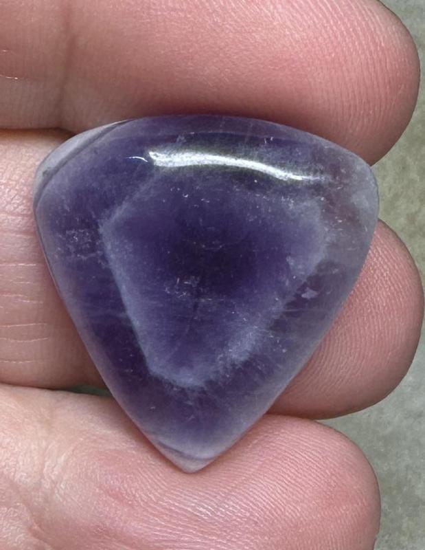 Teardrop 25x23mm Tripache Amethyst Cabochon 60