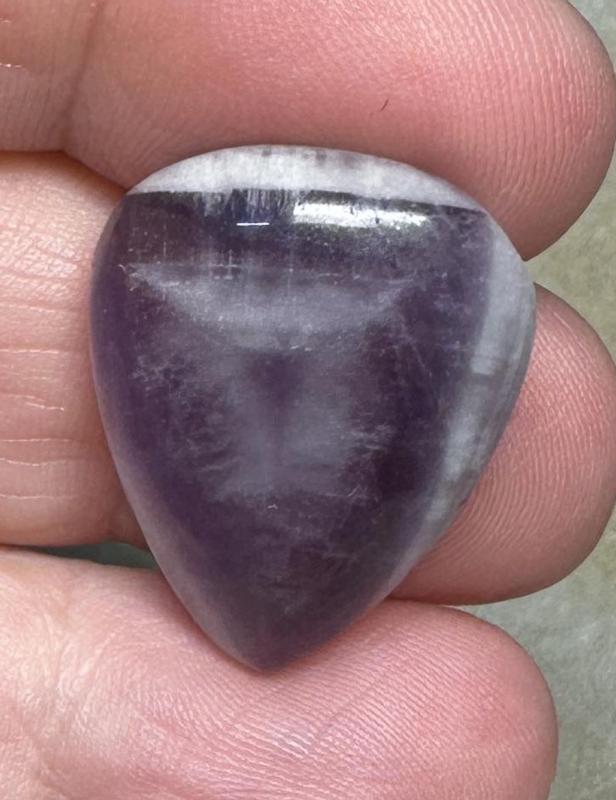 Teardrop 25x19mm Tripache Amethyst Cabochon 61