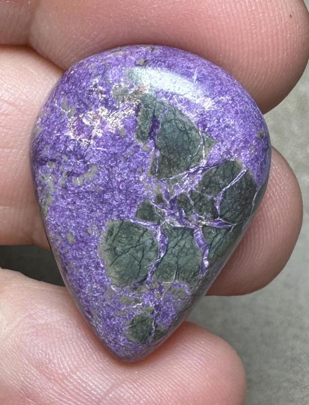 Teardrop 28x20mm Stichtite Cabochon 27