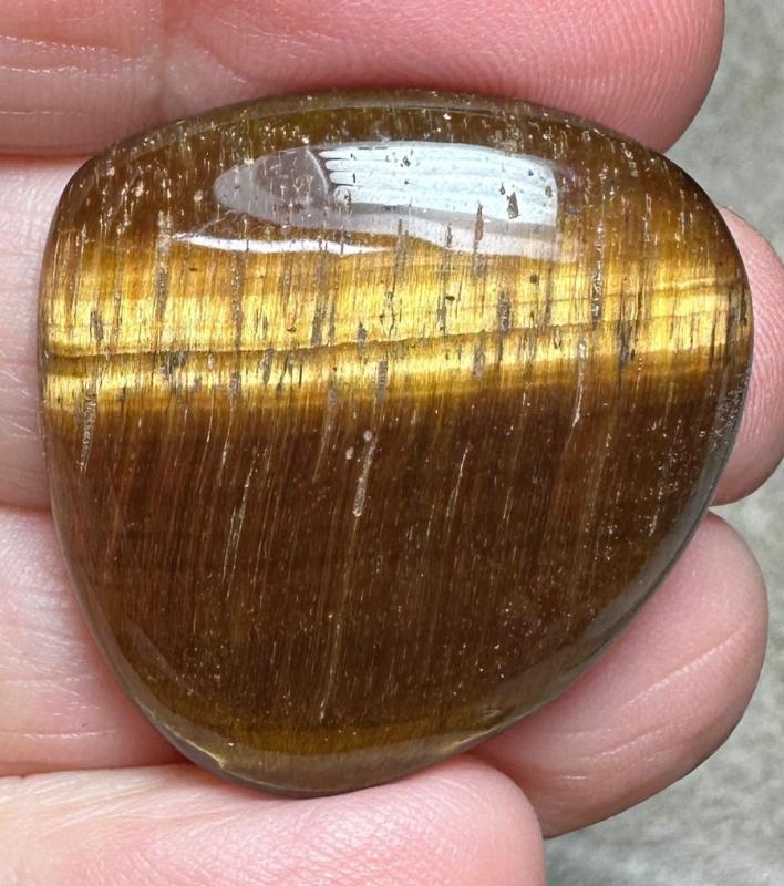 Teardrop 29x31mm Tigers Eye Cabochon 53