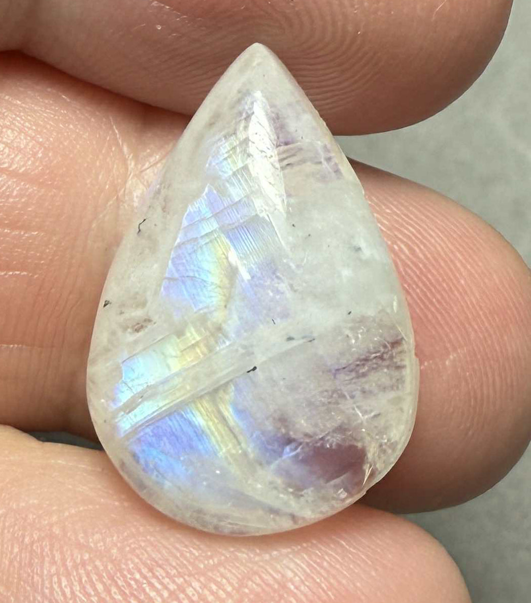Teardrop 22x15mm Rainbow Moonstone Cabochon 04