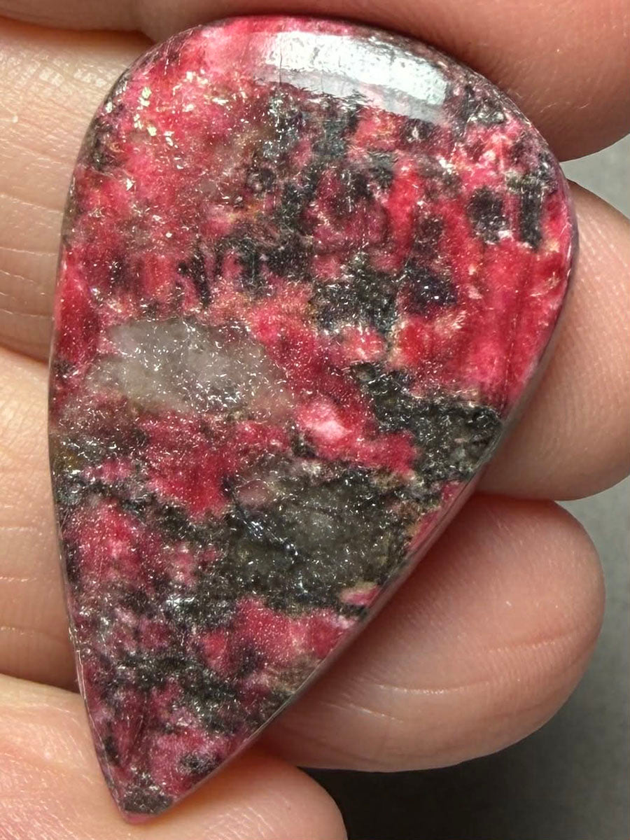 Teardrop 38x22mm Thulite Cabochon 44