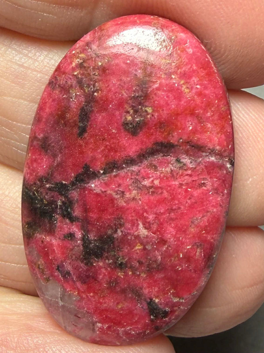 Oval 36x22mm Thulite Cabochon 45