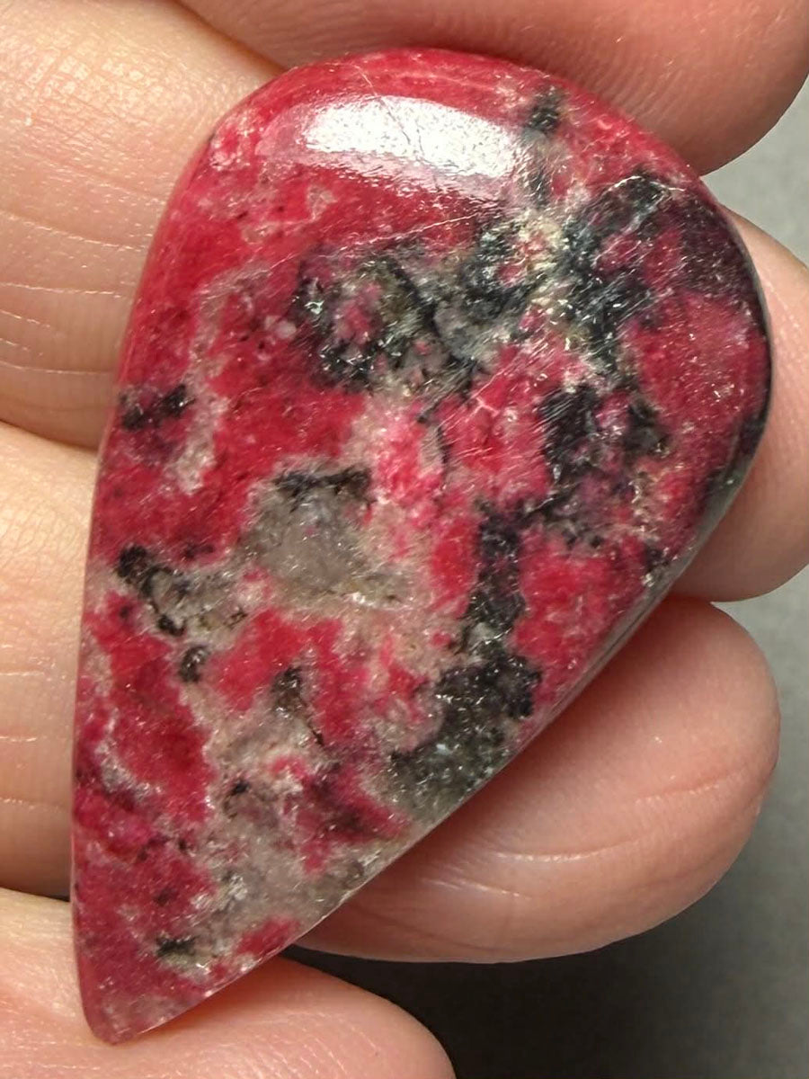 Teardrop 37x22mm Thulite Cabochon 46