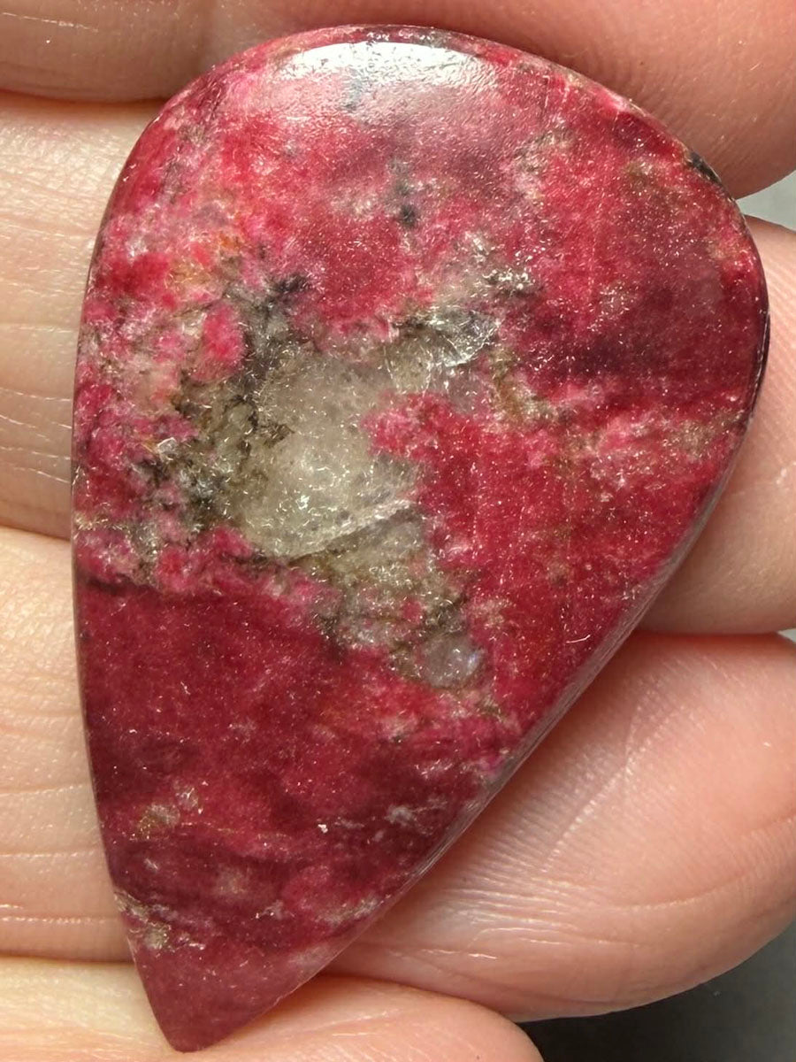 Teardrop 37x23mm Thulite Cabochon 54