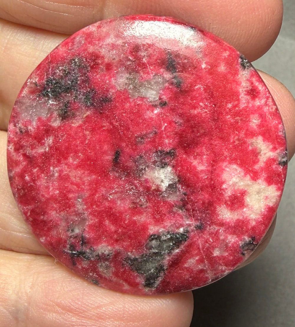 Round 37x37mm Thulite Cabochon 59