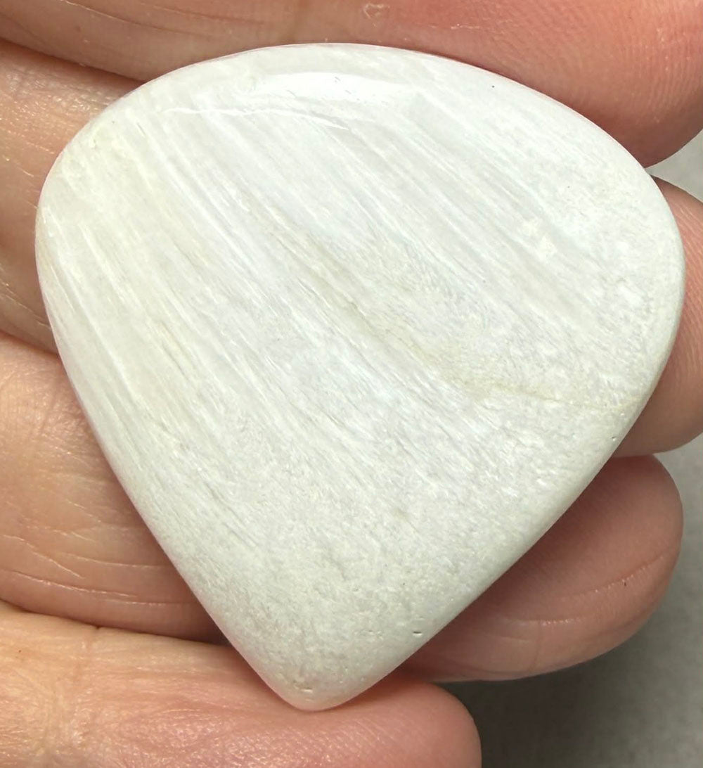 Teardrop 36x33mm White Scolecite Cabochon 01