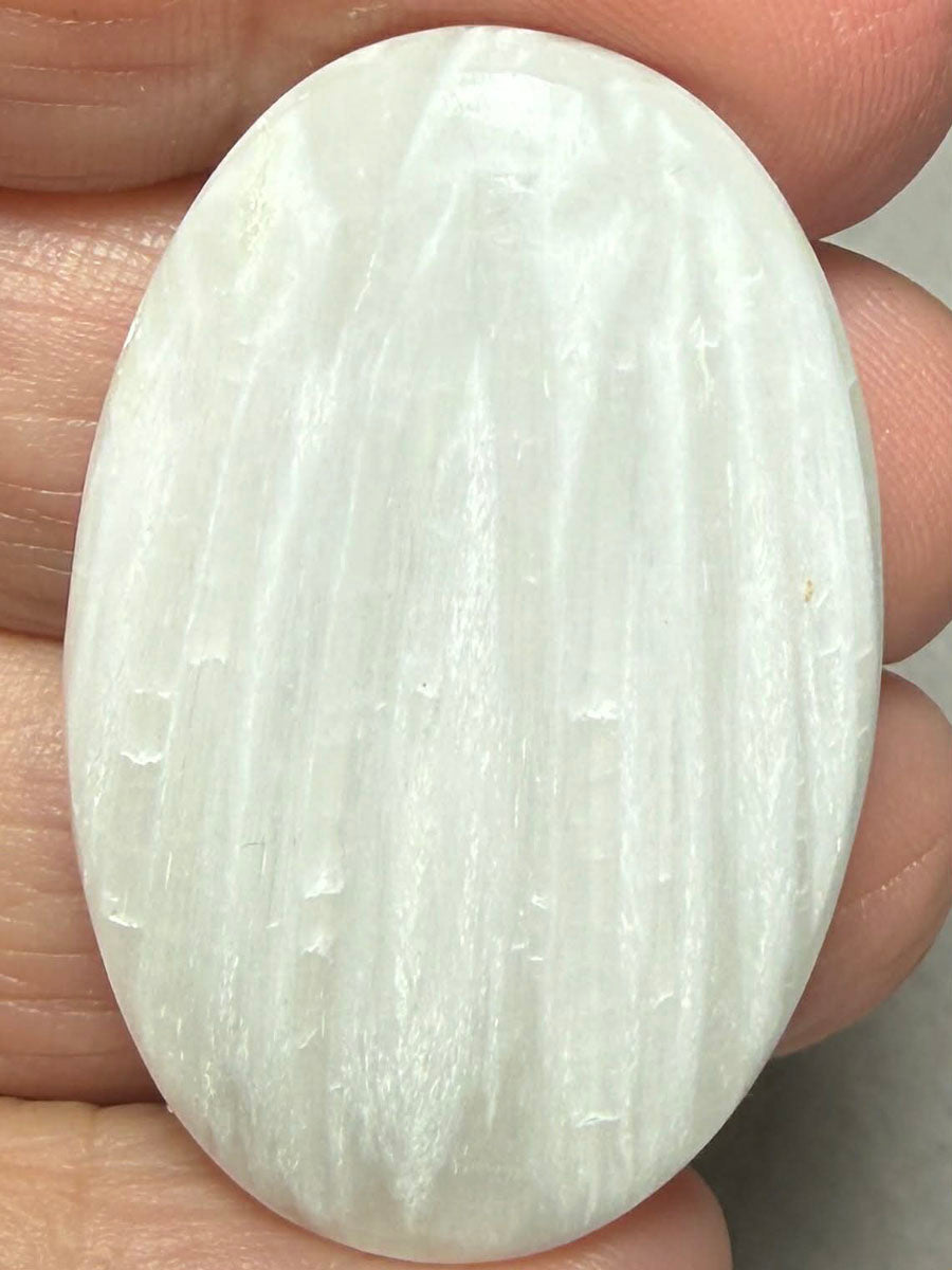 Oval 40x25mm White Scolecite Cabochon 18