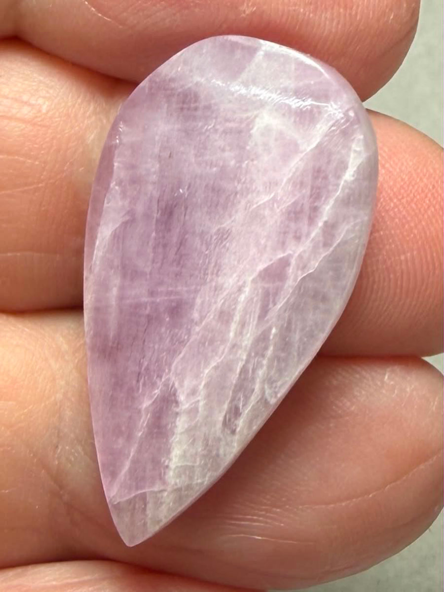 Teardrop 30x15mm Kunzite Cabochon 50