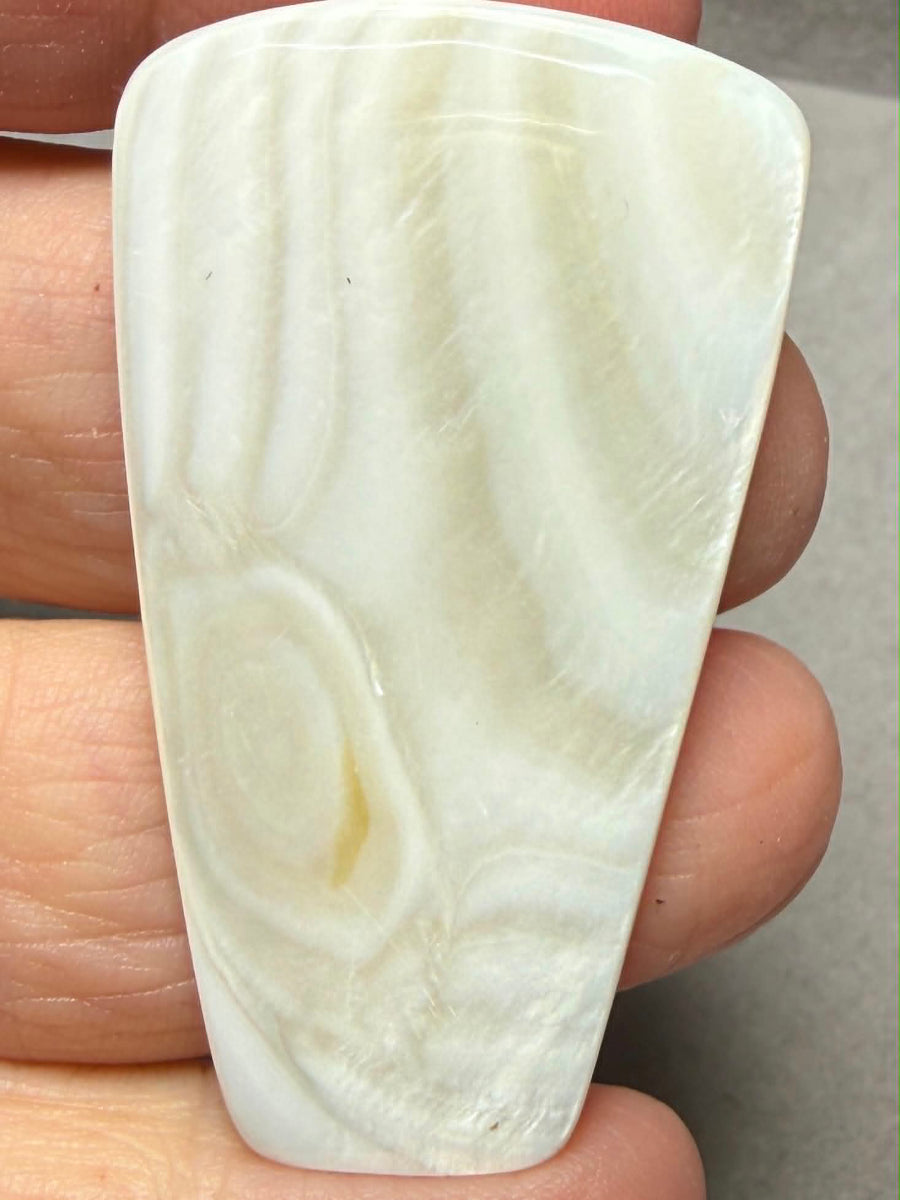 Freeform 48x28mm Mother of Pearl Cabochon 40