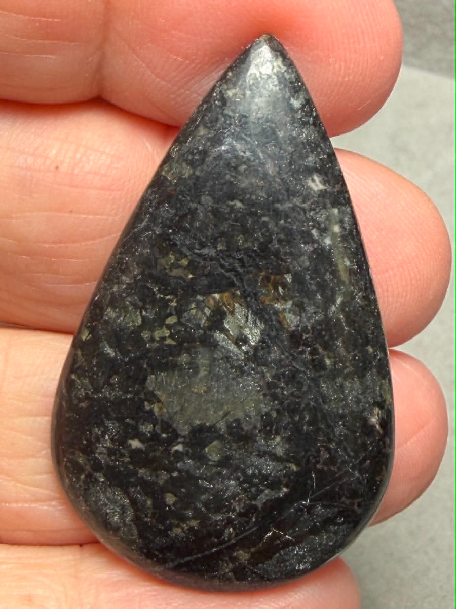 Teardrop 42x26mm Nuummite Cabochon 43