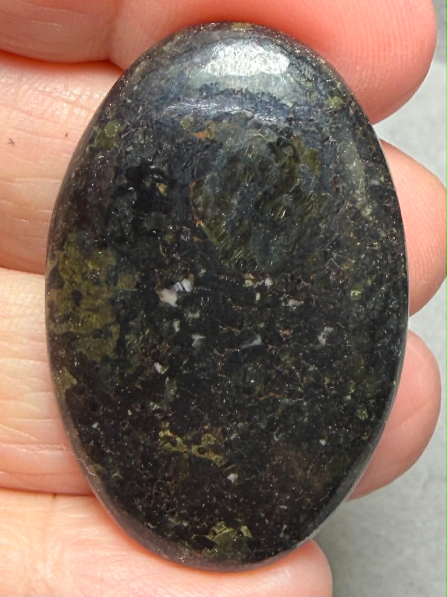 Oval 40x26mm Nuummite Cabochon 46