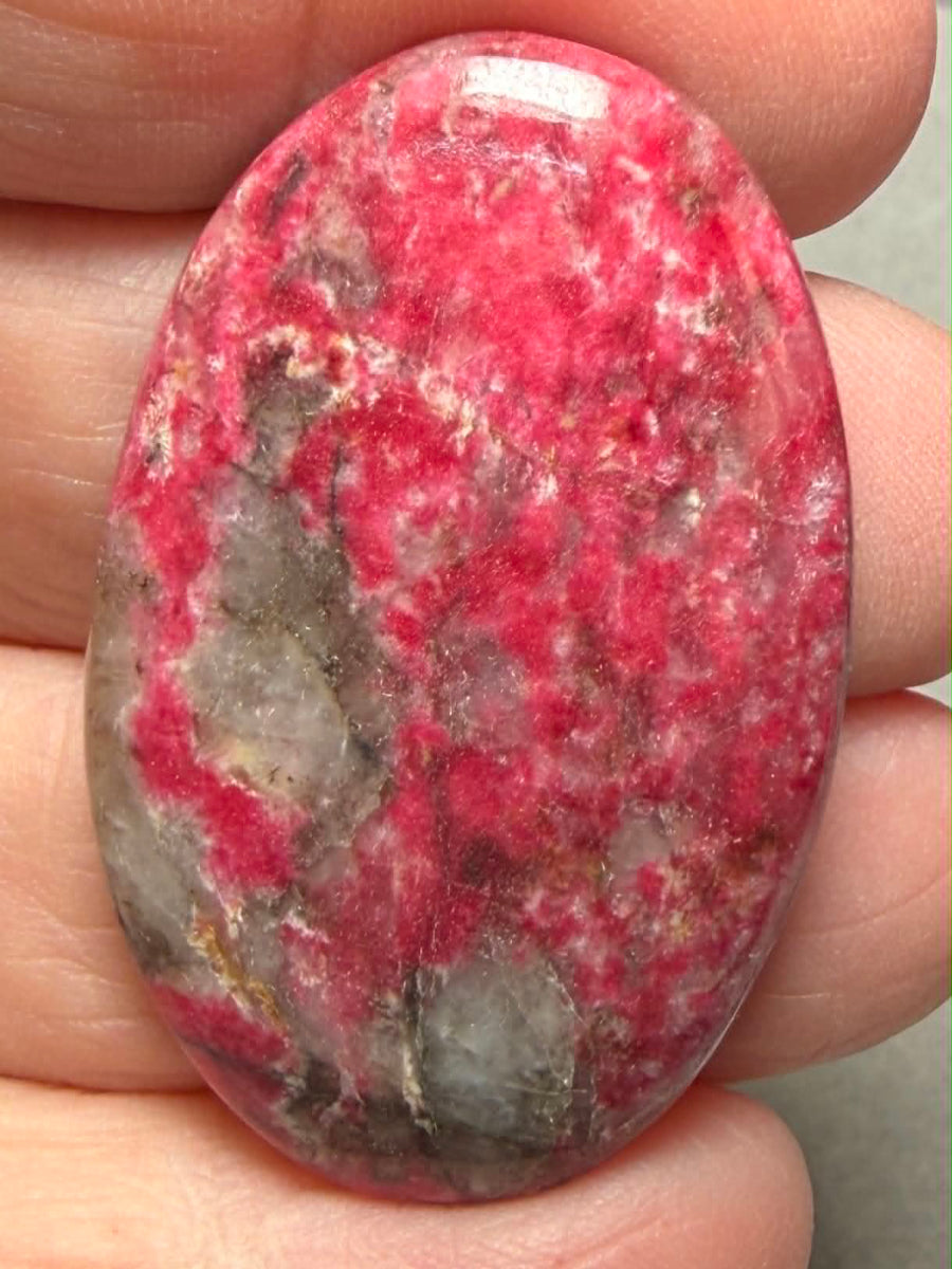 Oval 42x26mm Thulite Cabochon 59