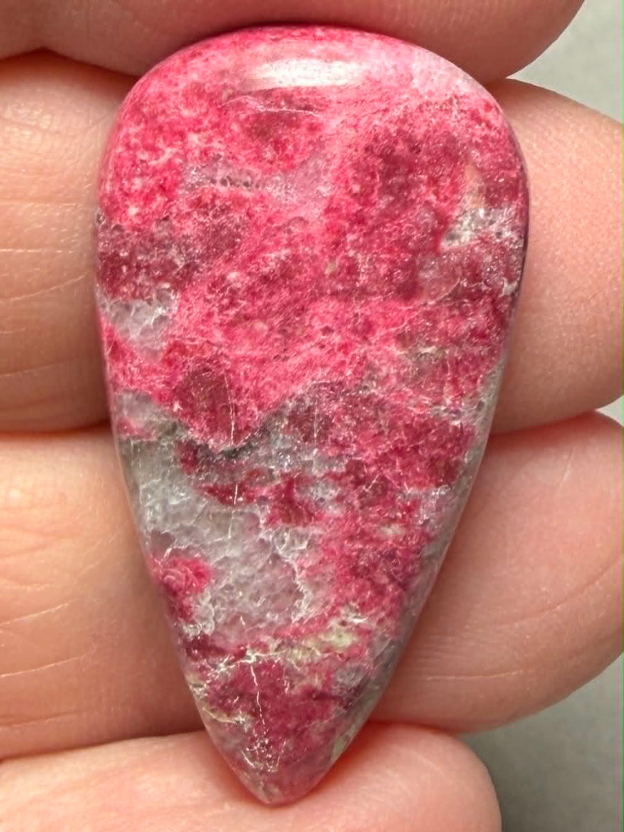 Teardrop 34x18mm Thulite Cabochon 84