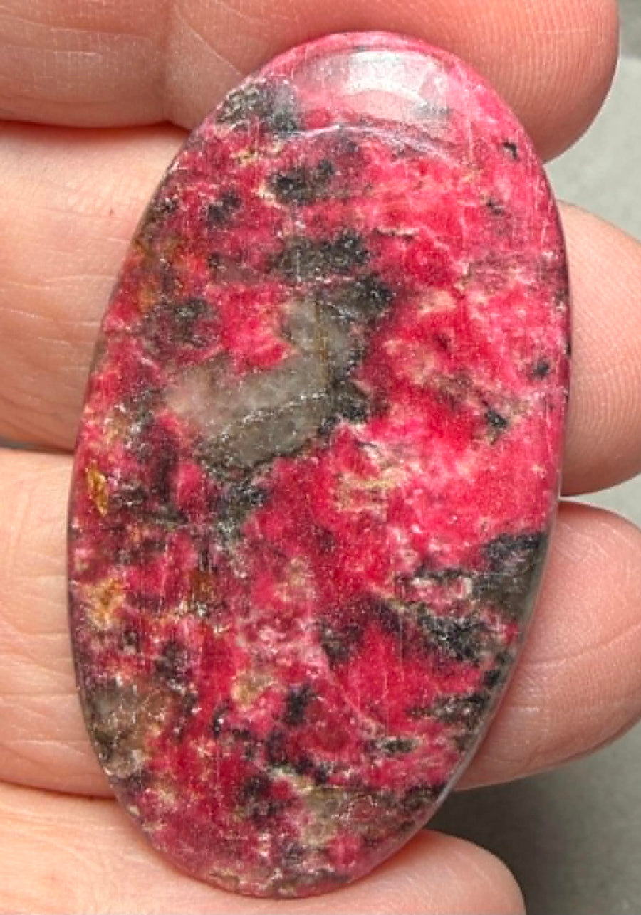 Oval 46x25mm Thulite Cabochon 89