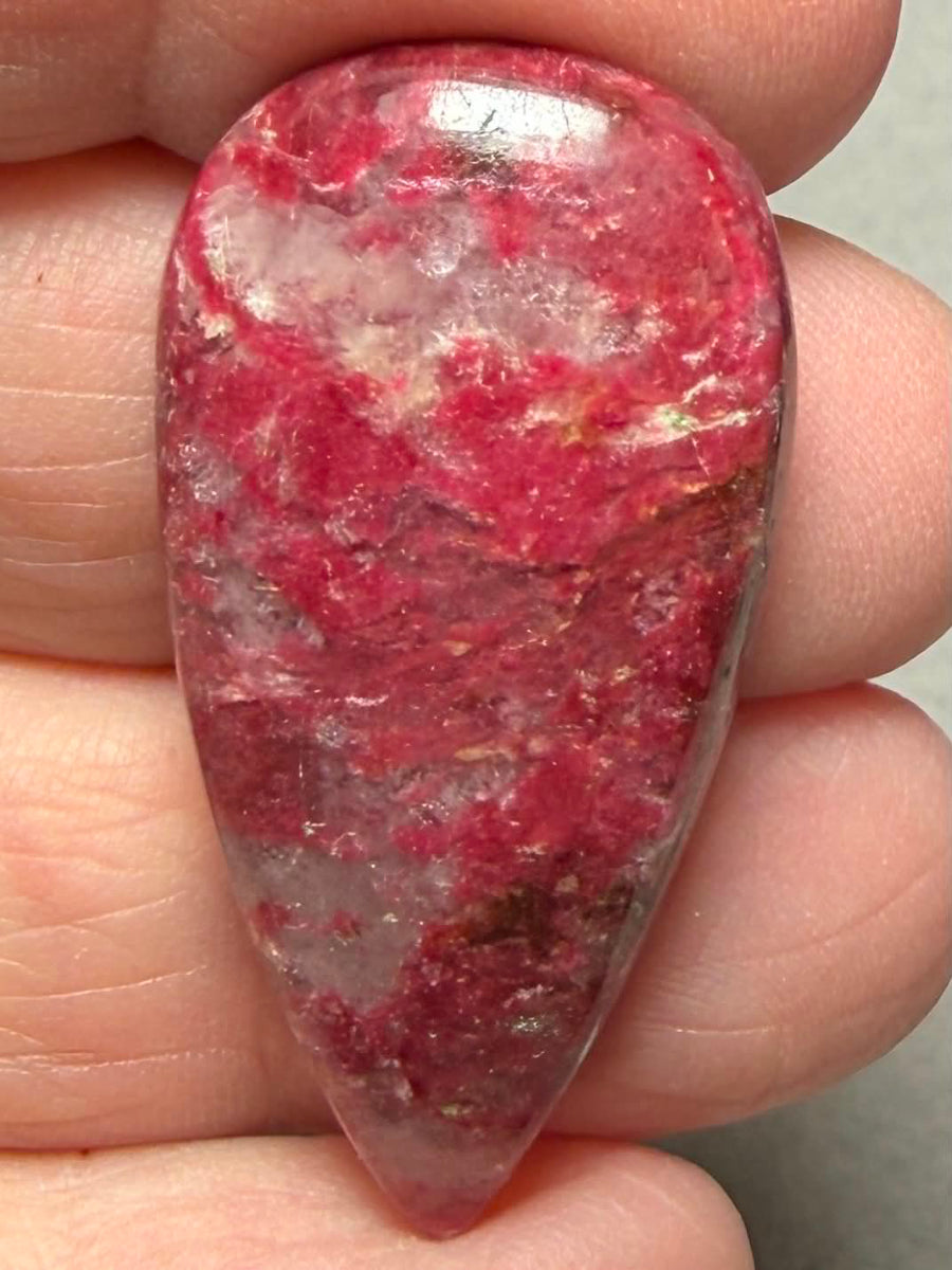 Teardrop 39x19mm Thulite Cabochon 90