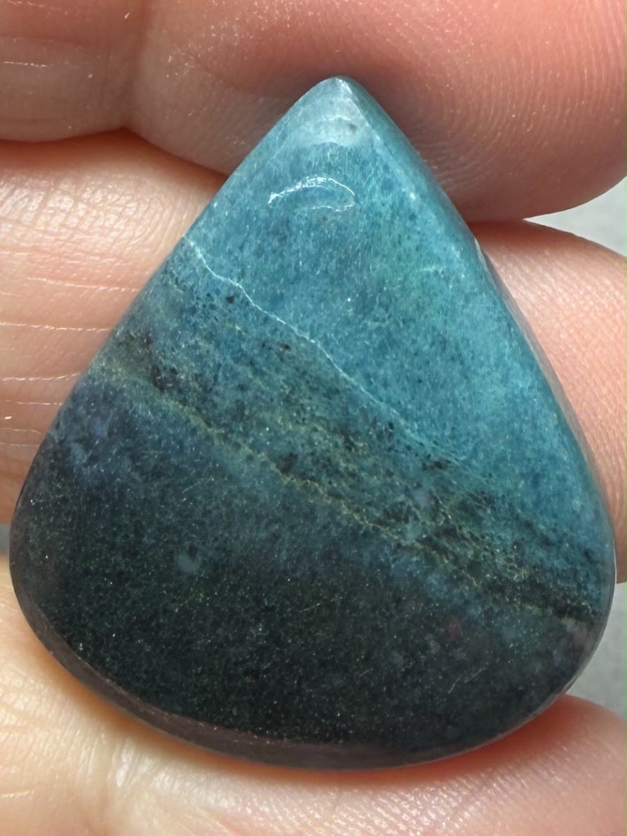 Teardrop 29x25mm Trolleite Cabochon 42