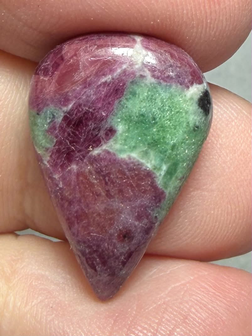 Teardrop 23x15mm Ruby Zoisite Cabochon 44