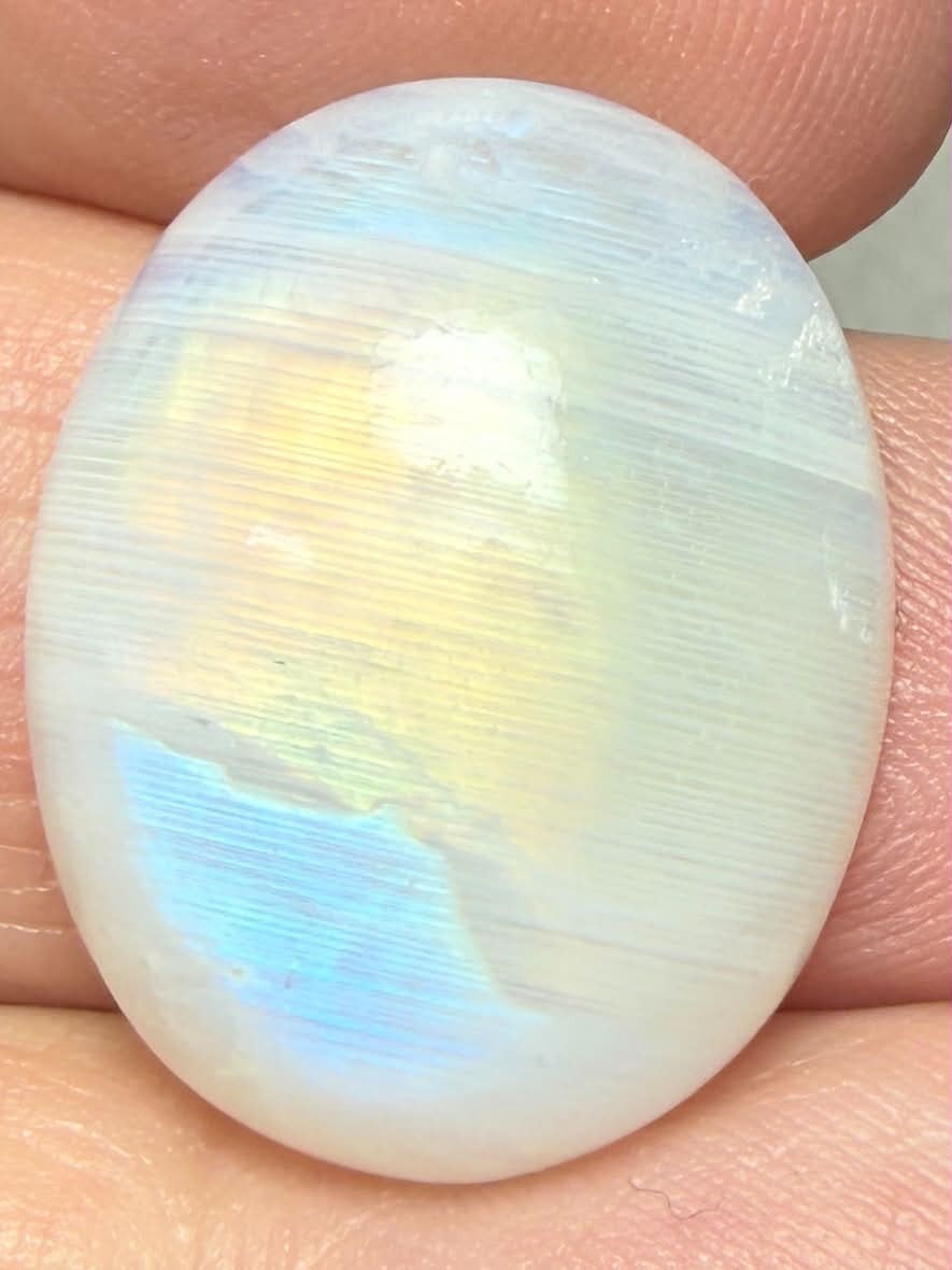 Oval 23x18mm Rainbow Moonstone Cabochon 106