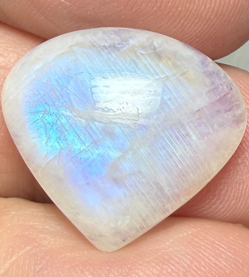 Teardrop 18x20mm Rainbow Moonstone Cabochon 107