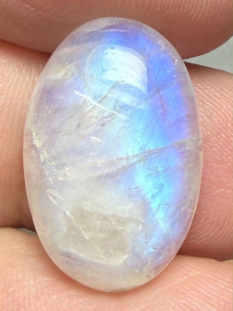 Oval 20x13mm Rainbow Moonstone Cabochon 111