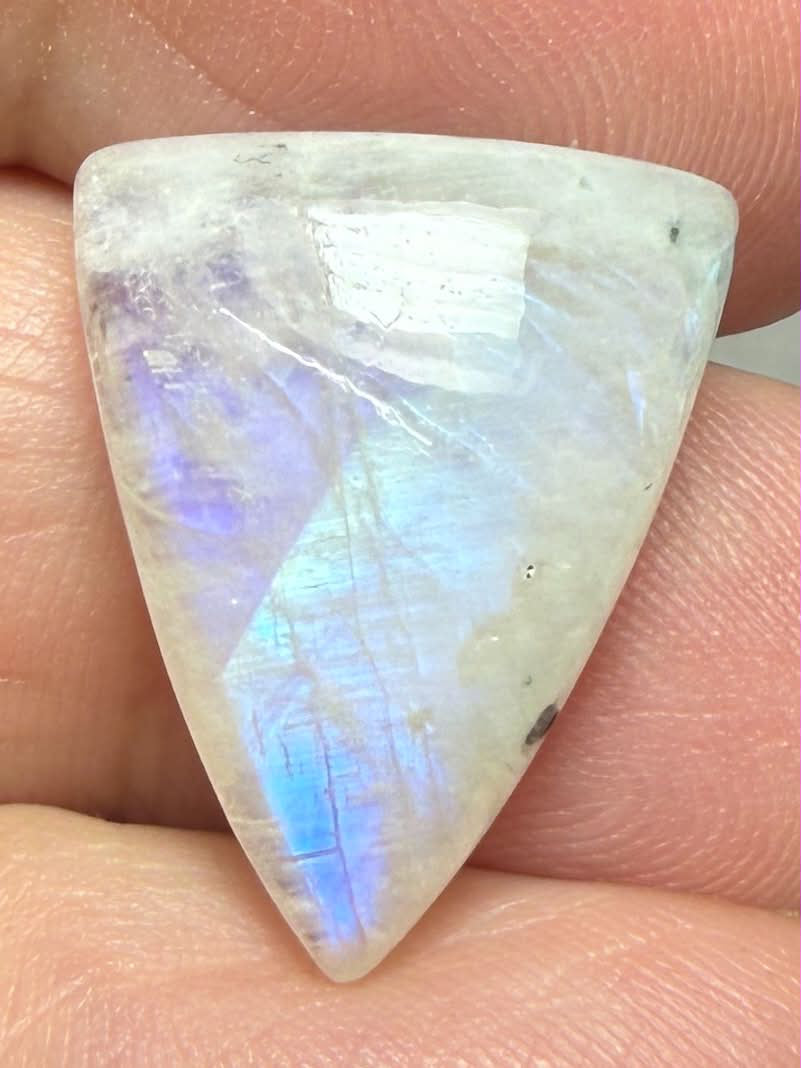 Triangle 20x16mm Rainbow Moonstone Cabochon 116