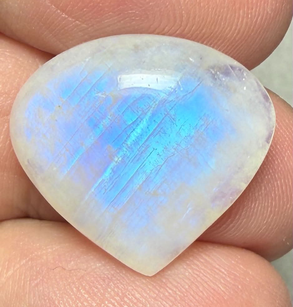 Teardrop 18x20mm Rainbow Moonstone Cabochon 123