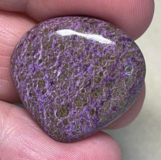 Teardrop 25x26mm Stichtite Cabochon 12