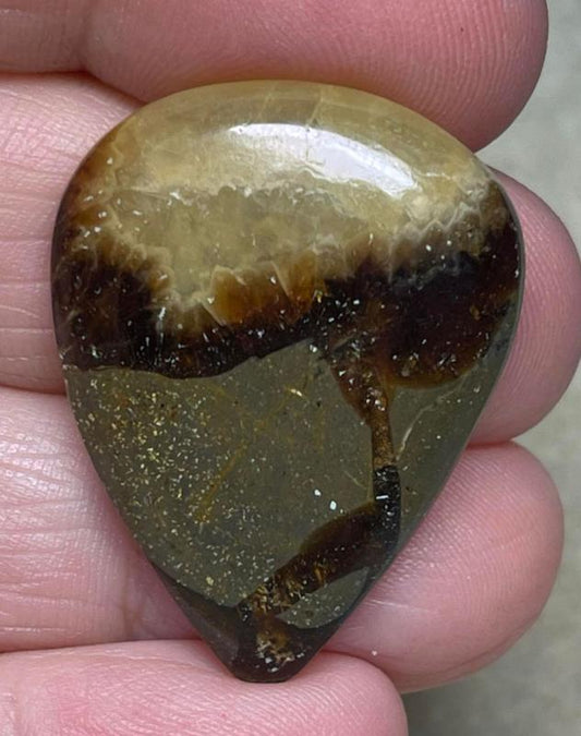 Teardrop 32x25mm Septarian Cabochon 18