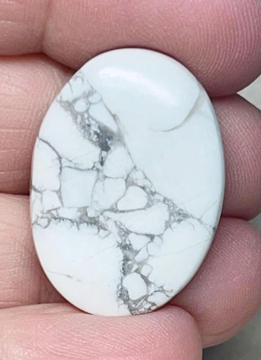Oval 28x20mm Howlite Cabochon 12