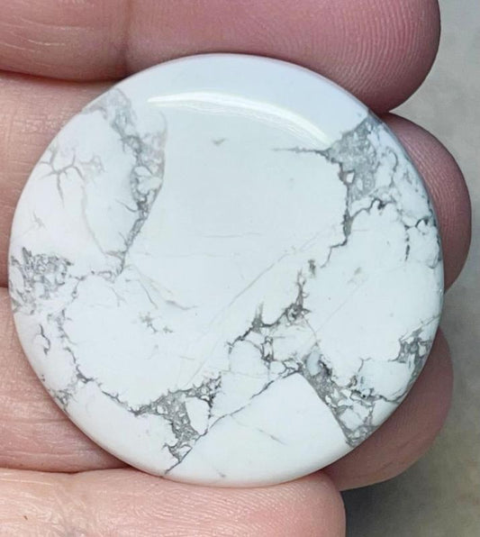 Round 34x34mm Howlite Cabochon 18
