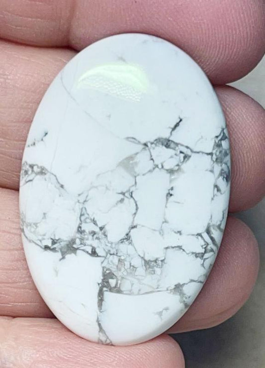 Oval 38x25mm Howlite Cabochon 27
