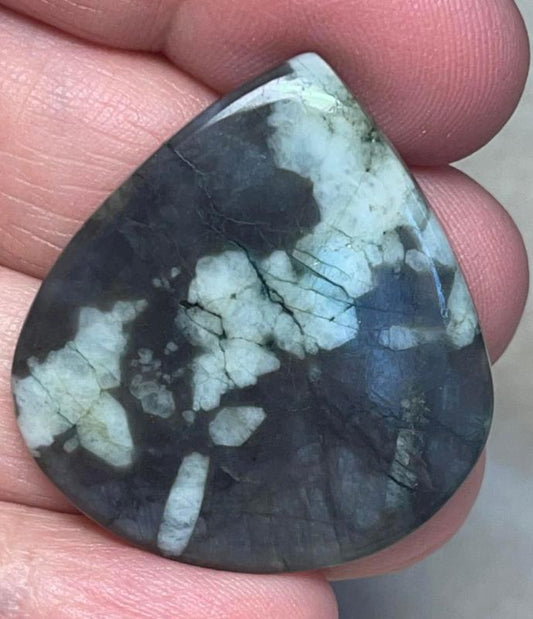 Teardrop 35x32mm Emerald Cabochon 37