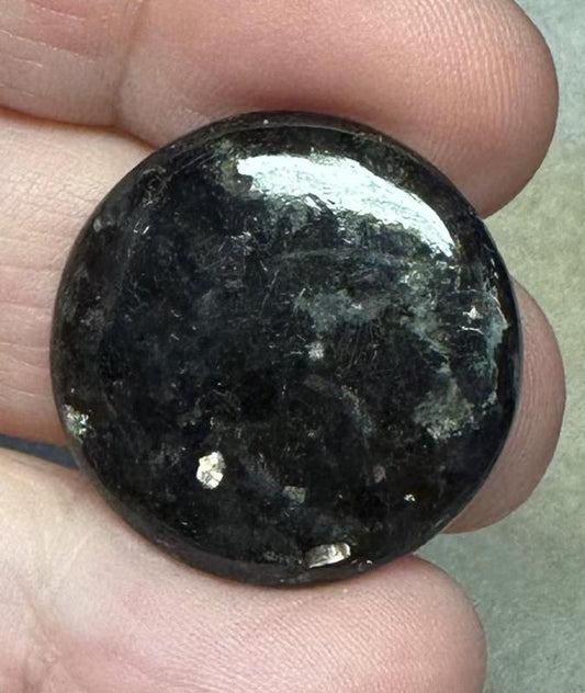 Round 26x26mm Nuummite Cabochon 13