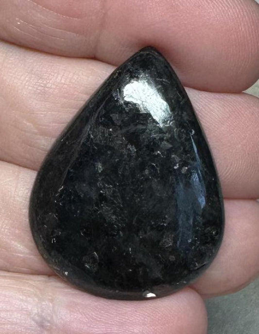 Teardrop 34x26mm Nuummite Cabochon 19