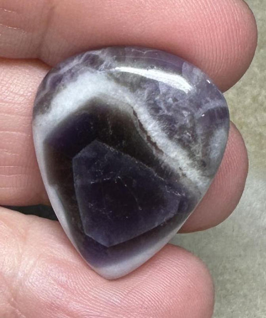Teardrop 27x22mm Tripache Amethyst Cabochon 36