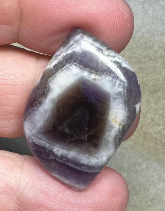 Freeform 33x22mm Tripache Amethyst Cabochon 37