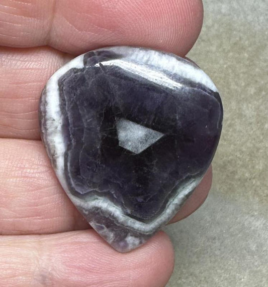 Teardrop 33x28mm Tripache Amethyst Cabochon 38